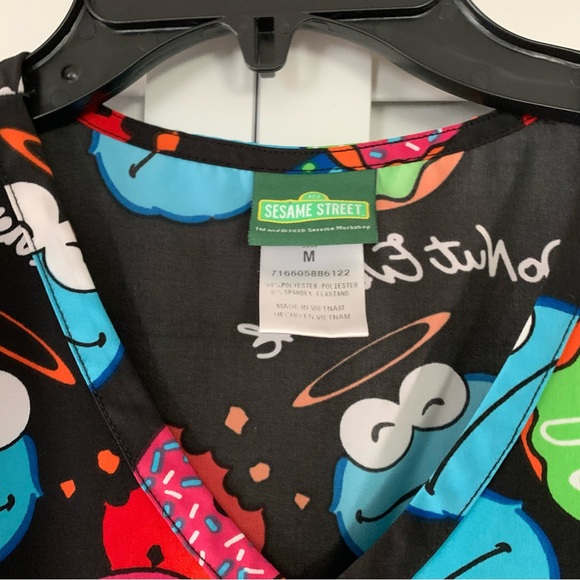 Women’s Sesame Street Cookie Monster V-neck Scrub Top | Tooniforms | Size Medium - Picture 3 of 8